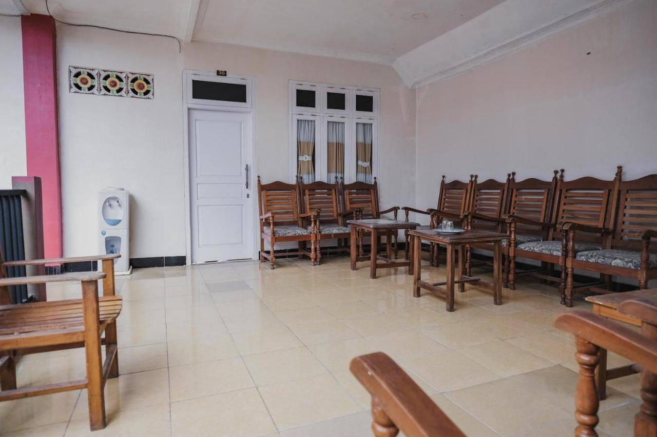 Reddoorz Syariah Near Kebun Raya Liwa Negarabatin Exterior foto