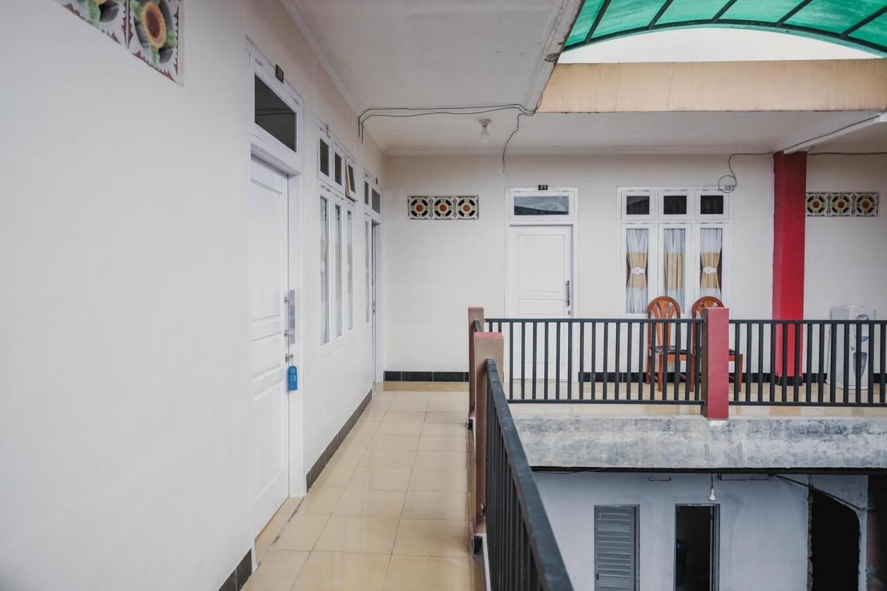 Reddoorz Syariah Near Kebun Raya Liwa Negarabatin Exterior foto